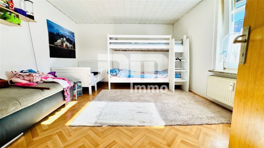 Vollvermietetes Wohn- und Gewerbeensemble: 3 Wohnungen + 2 Gewerbeeinheiten - WE2 OG Kind